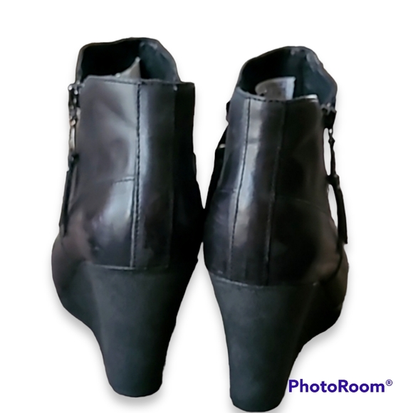 Ugg Black Leather Wedge Booties - Picture 2 of 9